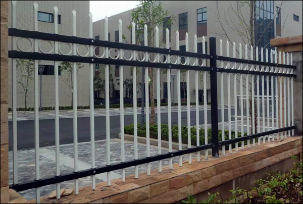 Introduction to PVC Coated Ornamental Metal Picket Fence