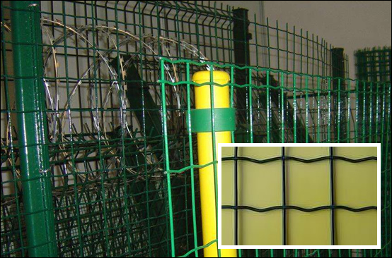 Waved welded mesh fencing galvanized iron pvc coated